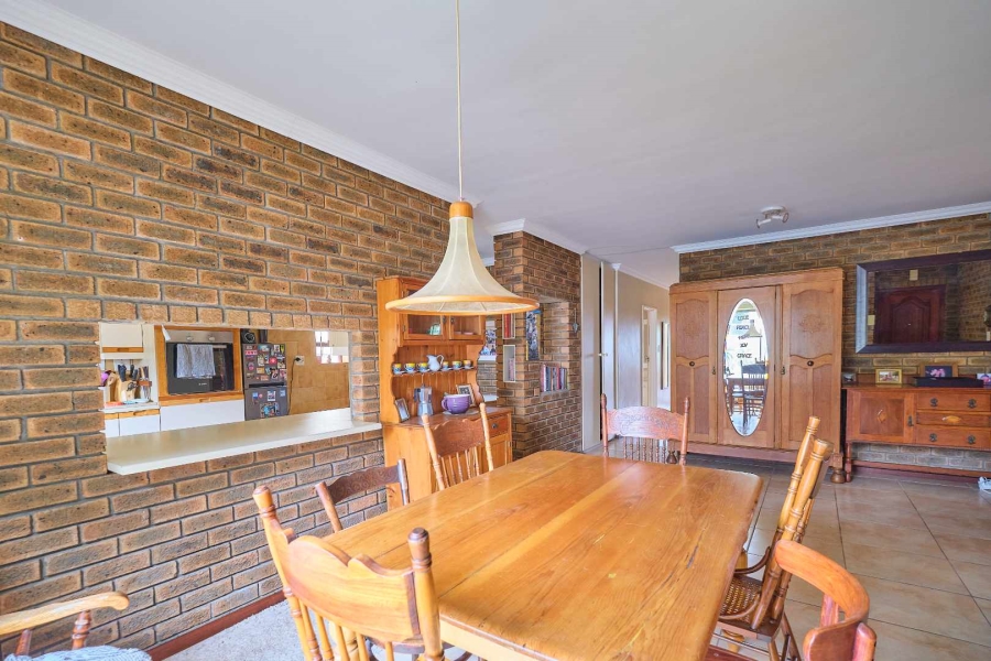 5 Bedroom Property for Sale in Flamingo Vlei Western Cape
